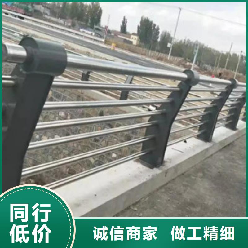 灯光护栏镀锌喷塑防撞栏专注生产制造多年