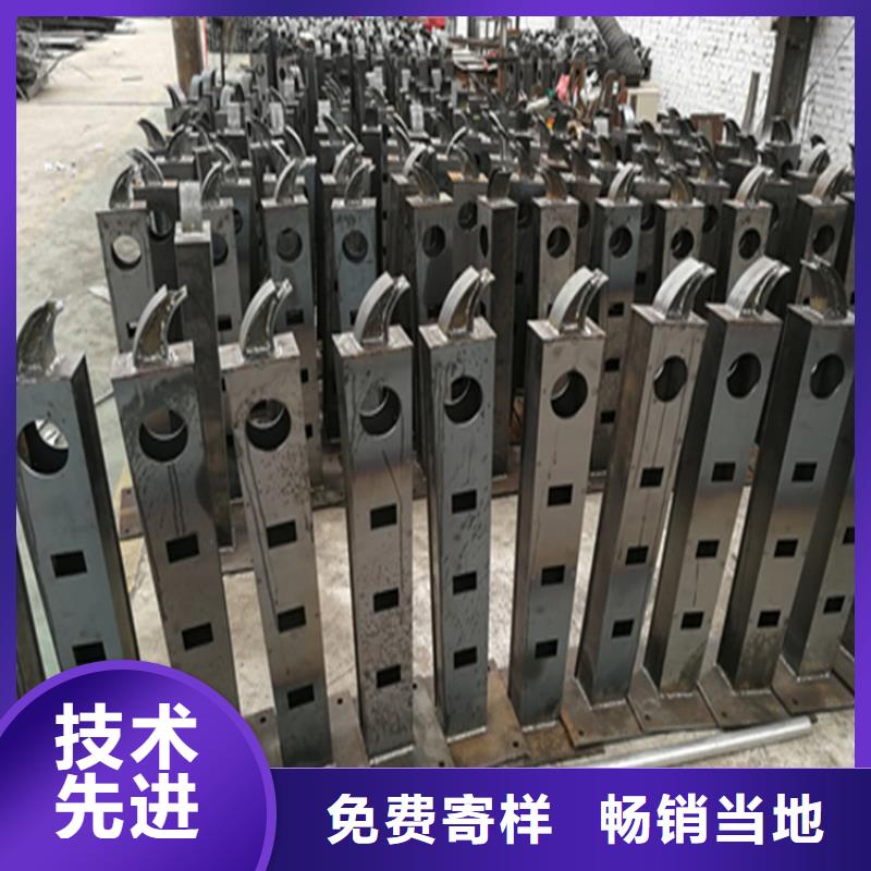 铁管木纹转印河道栏杆展鸿护栏质量有保证