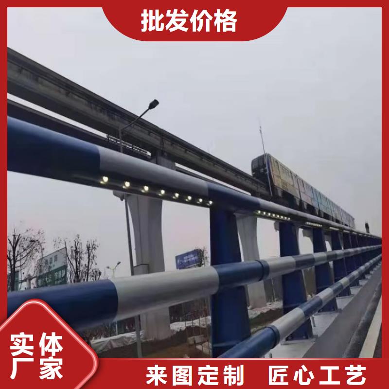 铁管木纹转印河道栏杆展鸿护栏质量有保证