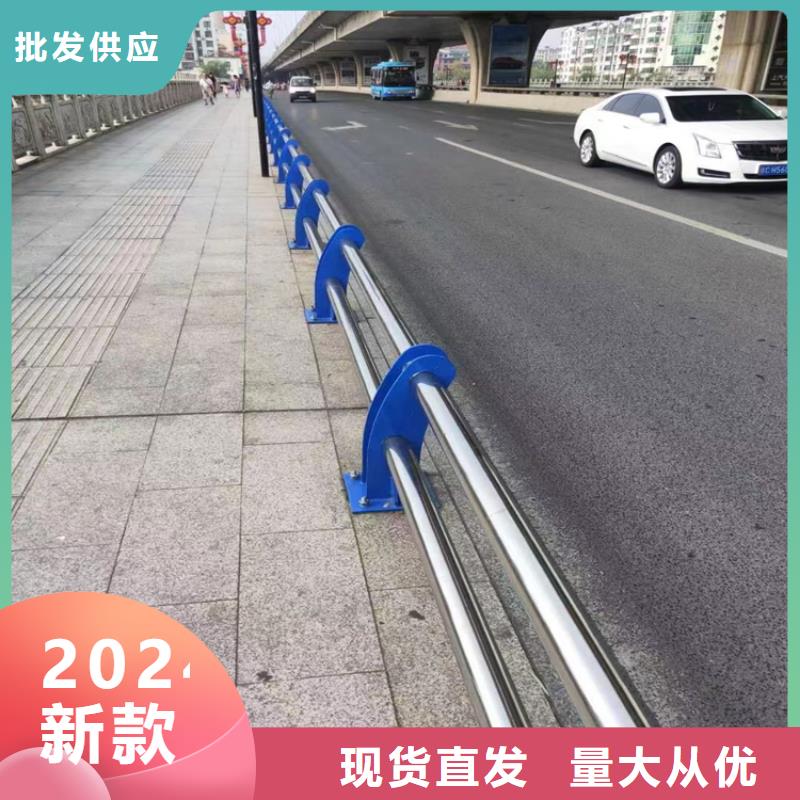 静电喷塑钢板防撞立柱展鸿护栏厂家保证工期