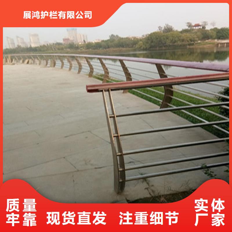 蓝色钢板穿孔立柱造型新颖
