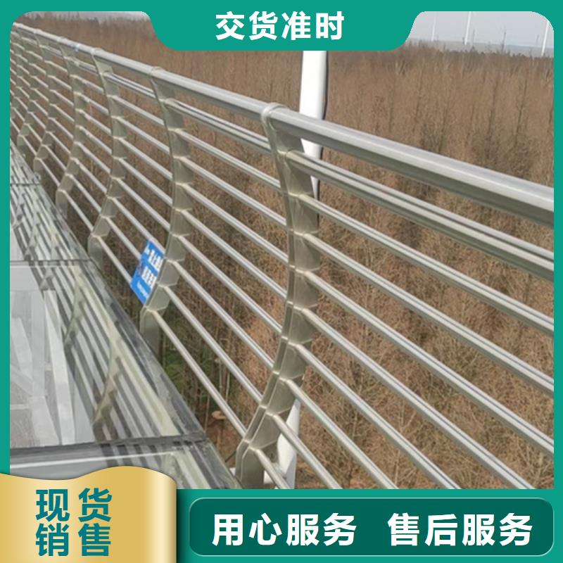 公园栈道防腐木扶手不锈钢护栏厂家送货及时
