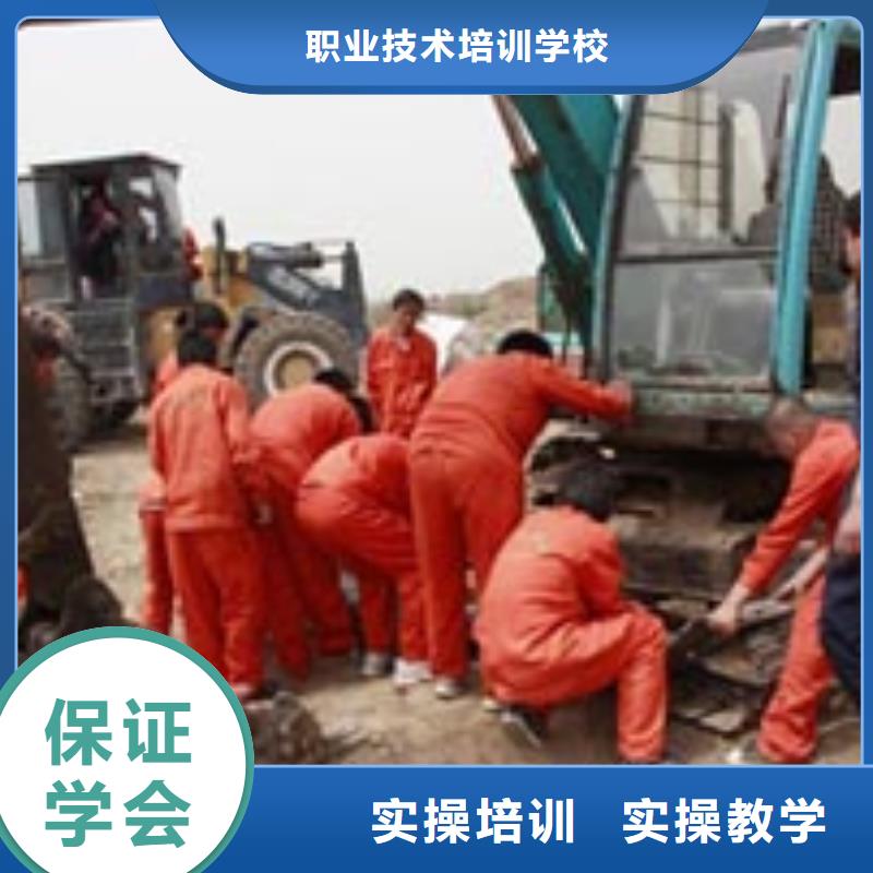 挖掘机操作,【保定虎振学校】校企共建大专院校中式面点