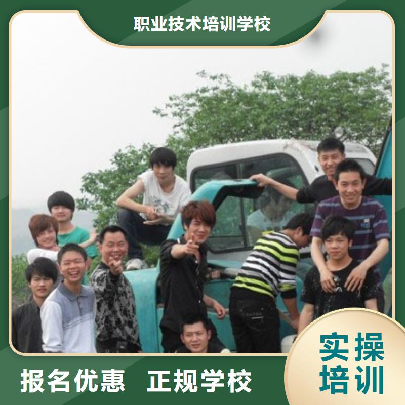【虎振】课程多样 挖掘机操作,【保定虎振招生电话】技能+学历-职业技术培训学校