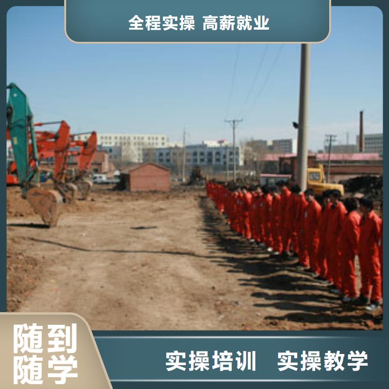 【虎振】课程多样 挖掘机操作,【保定虎振招生电话】技能+学历-职业技术培训学校