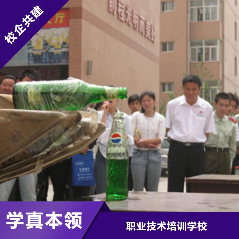 挖掘机操作,【保定虎振学校】校企共建大专院校中式面点