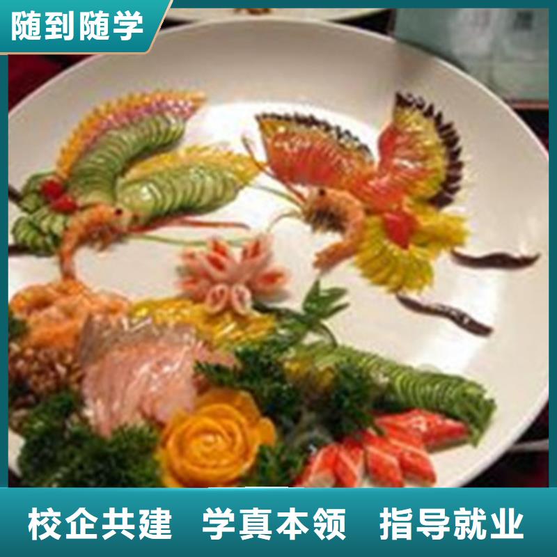 盐山学厨师烹饪去哪里比较好天天上灶炒菜的厨师技校