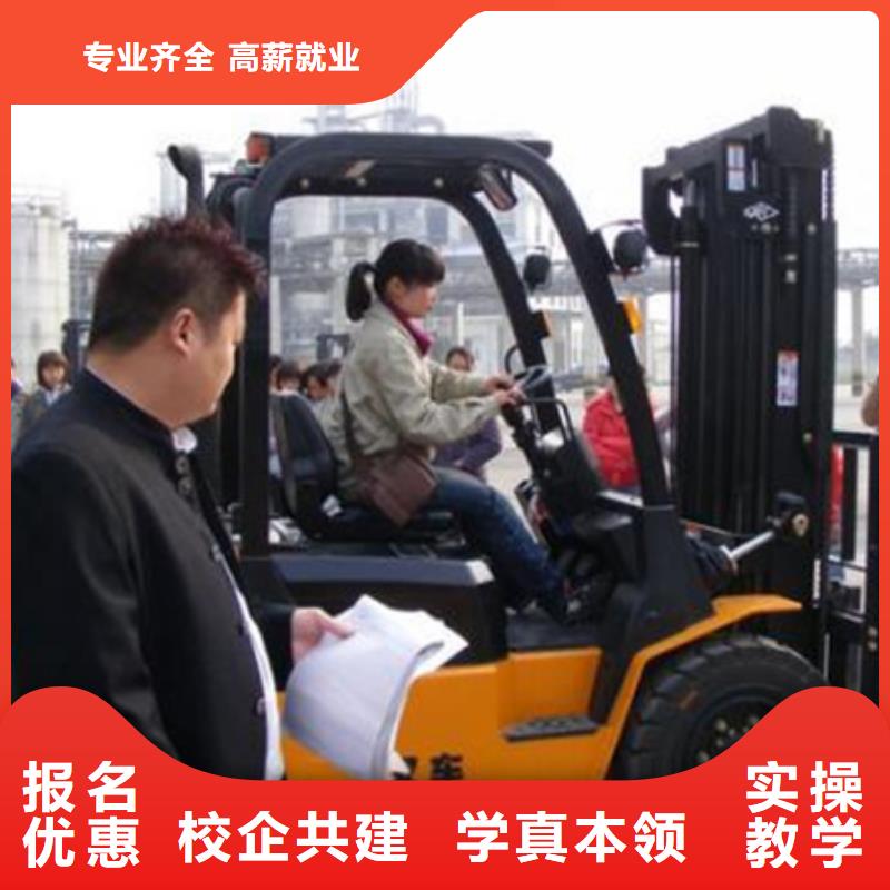 挖掘机培训,计算机电脑培训学校哪家好学真本领