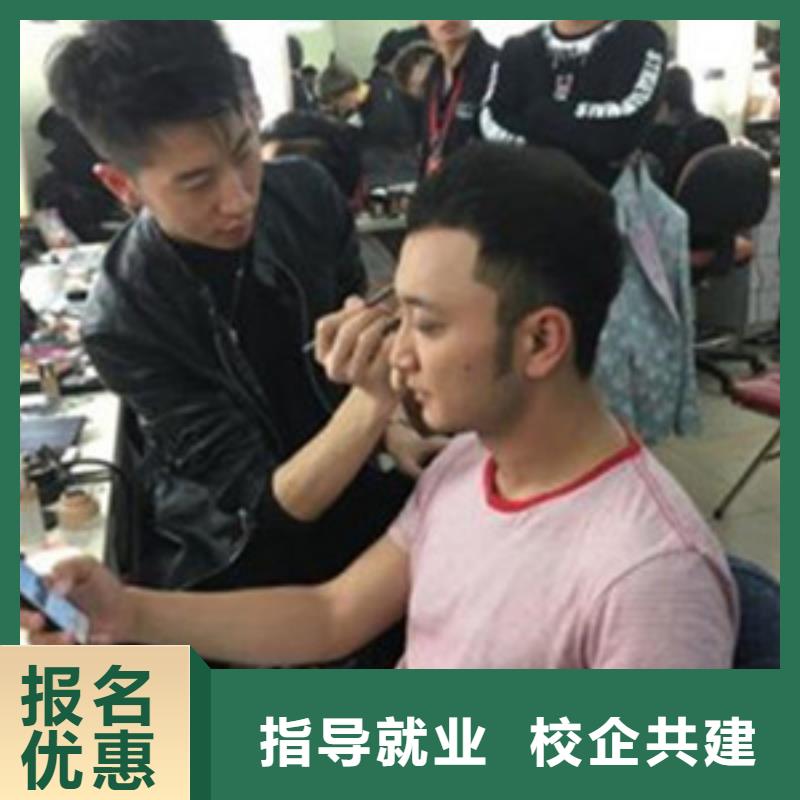 美容美发培训学装载机铲车叉车学费多少钱保证学会