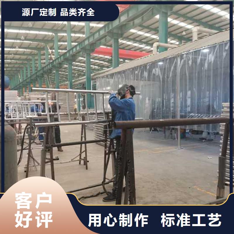 专业销售喷漆圆管防撞护栏-全国配送