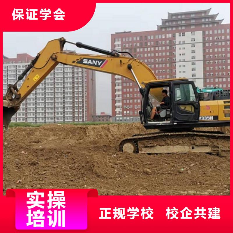 挖掘机学校美容培训学真本领