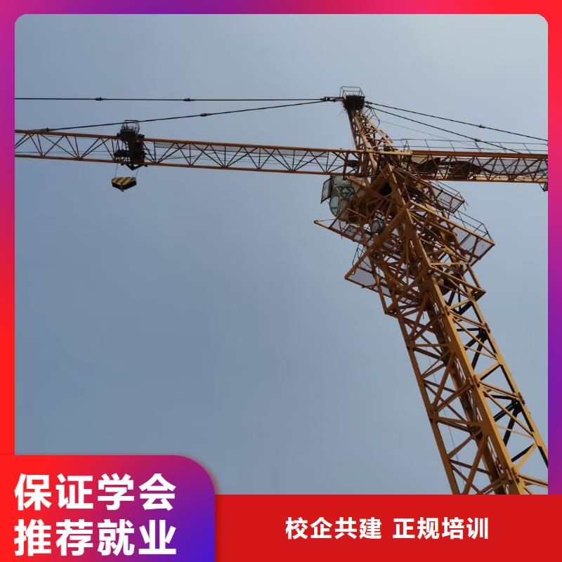 挖掘机培训学校实操教学
