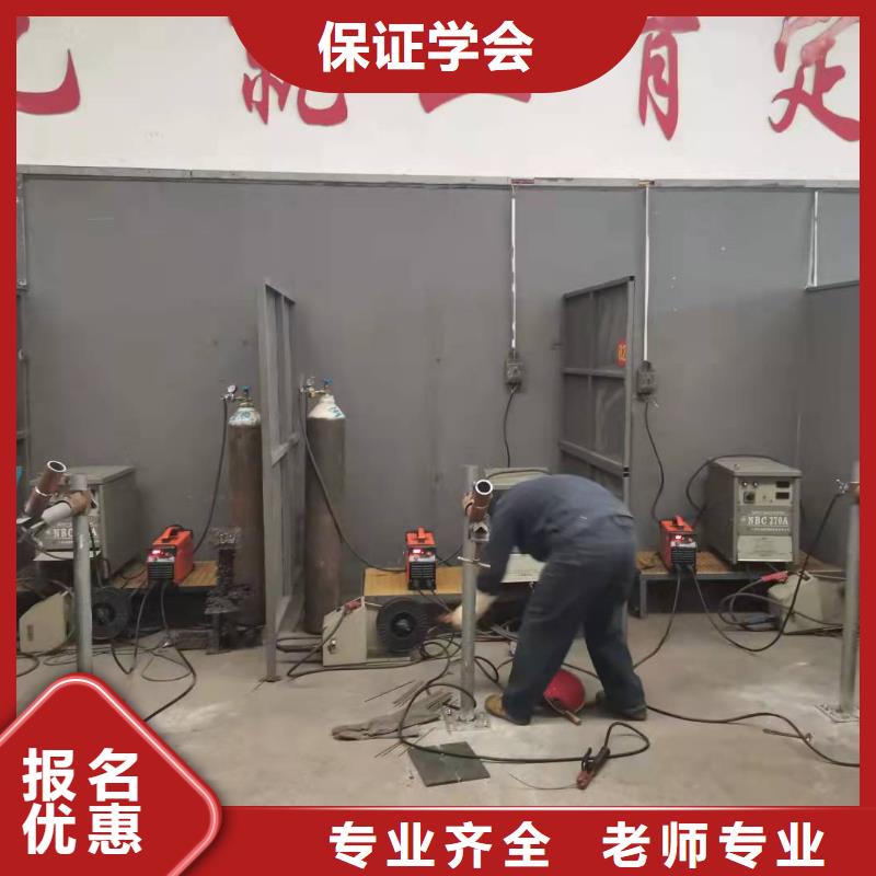 焊工学校挖掘机钩机培训学校哪家好正规学校