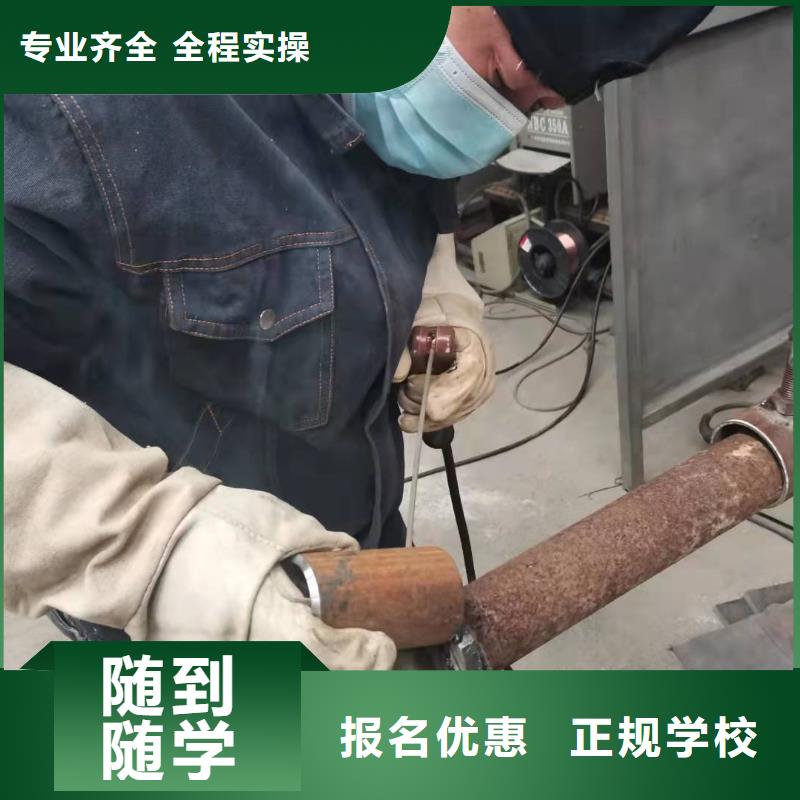 焊工学校,虎振挖掘机学校实操培训