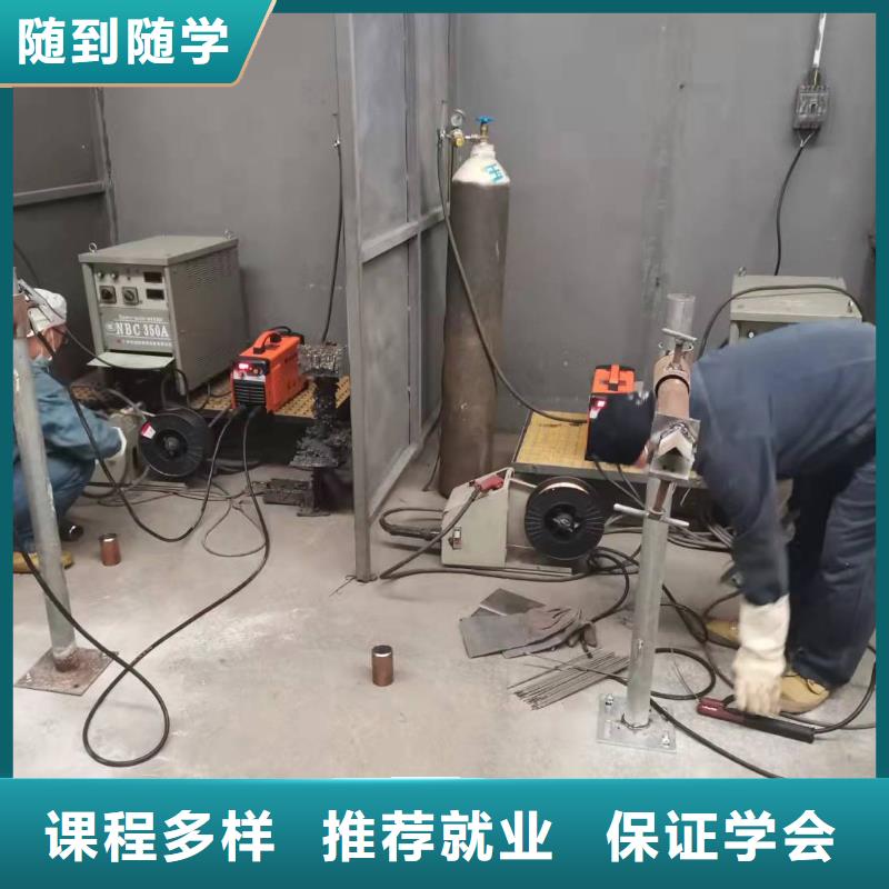 焊工学校挖掘机钩机培训学校哪家好正规学校