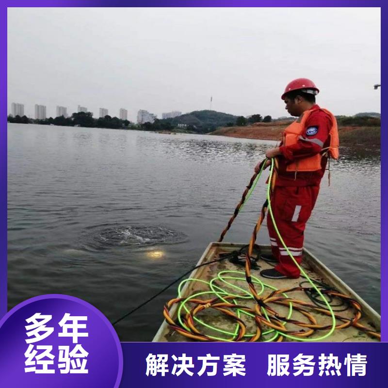  水上浮吊船精英团队