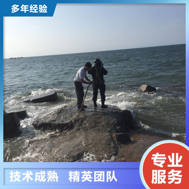 当地蛙人施工队<气囊水下安装堵水>不厌其烦